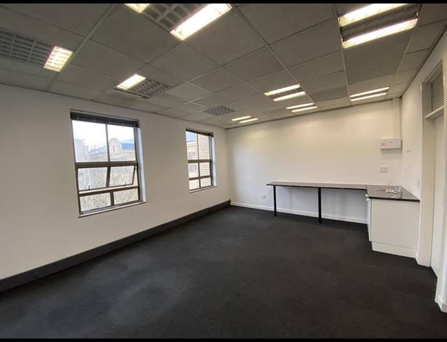 127M² OFFICE TO LET IN RONDEBOSCH